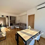 Sara's Cozy And Close To Center With Private Parking Apartment