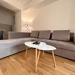 Appartement Sara's Cozy And Close To Center With Private Parking