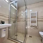 Sara's Cozy And Close To Center With Private Parking