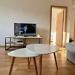 Appartement Sara's Cozy And Close To Center With Private Parking