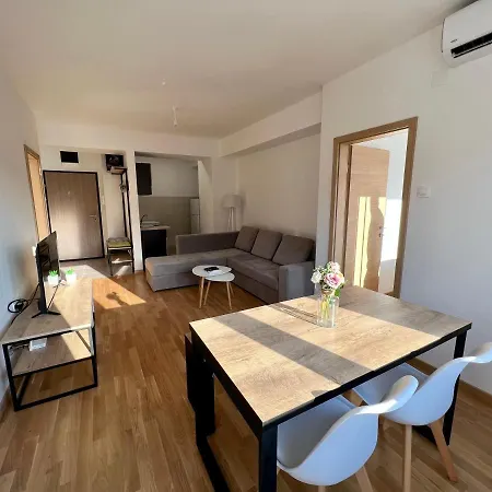 Sara's Cozy And Close To Center With Private Parking Apartmán Skopje