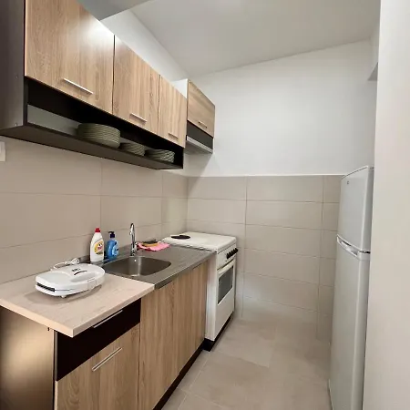 Sara's Cozy And Close To Center With Private Parking Skopje