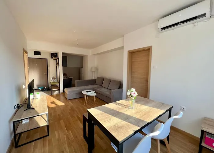 Sara's Cozy And Close To Center With Private Parking Apartament