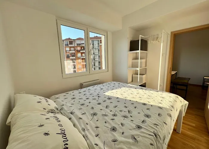 Sara's Cozy And Close To Center With Private Parking