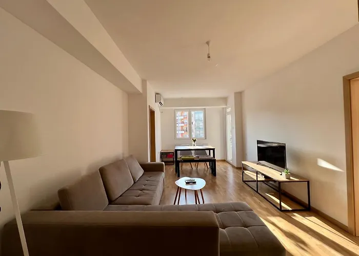 Sara's Cozy And Close To Center With Private Parking Skopje