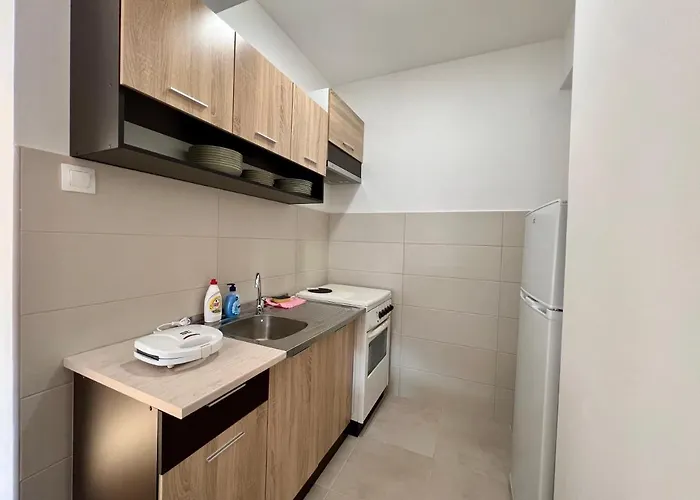 Sara's Cozy And Close To Center With Private Parking Skopje